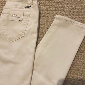 New* size 25 KanCan Stretch White Distressed Jeans